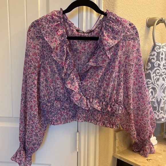 Zara Tops - Zara Flowy floral print blouse